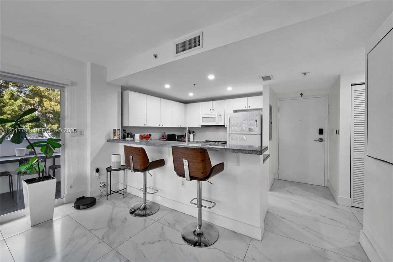 2740 SW 28th Ter , Unit 202, Miami, FL 33133 Photo