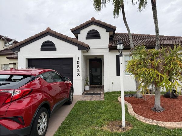 15823 SW 82nd St , Miami, FL 33193