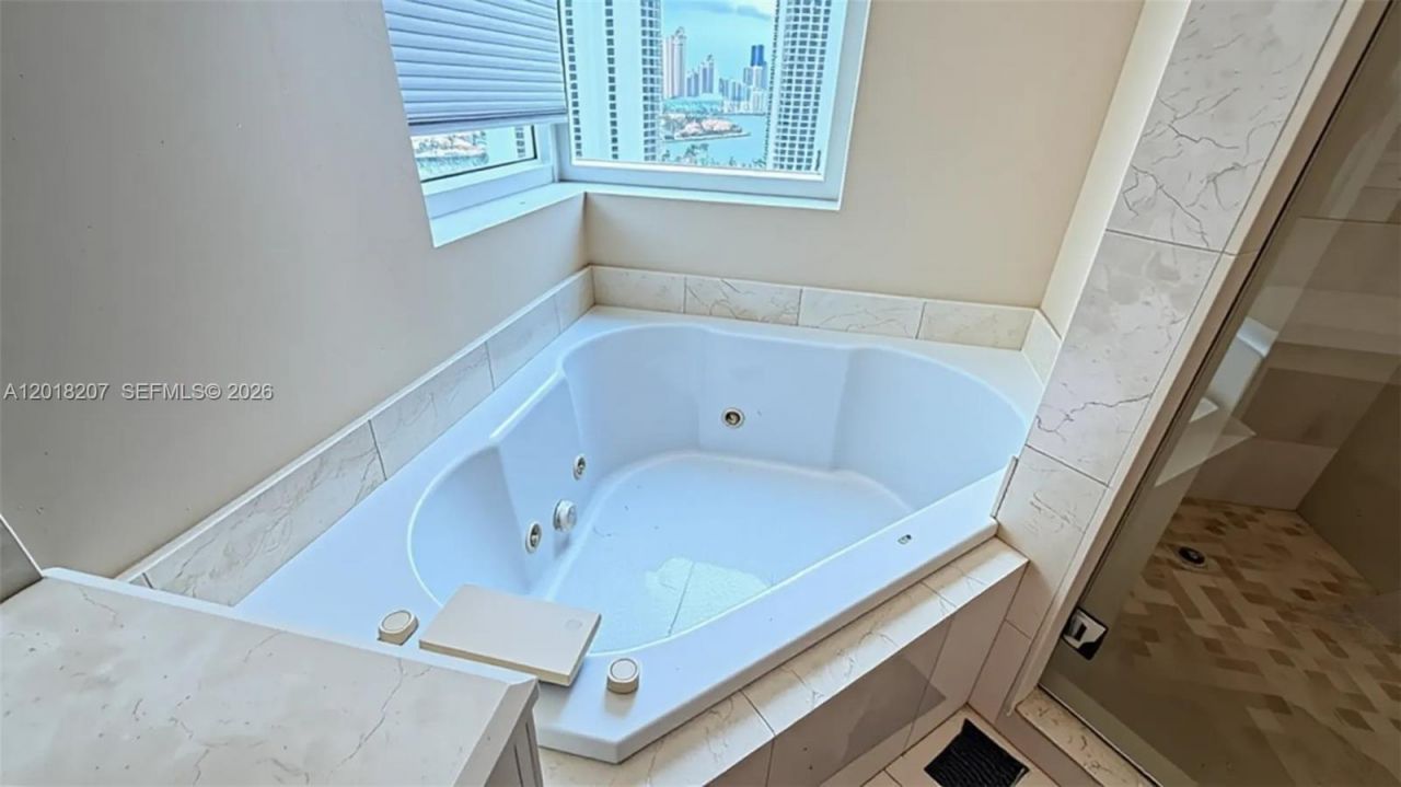 19400 Turnberry Way, Unit 1132, Aventura, FL 33180 Photo