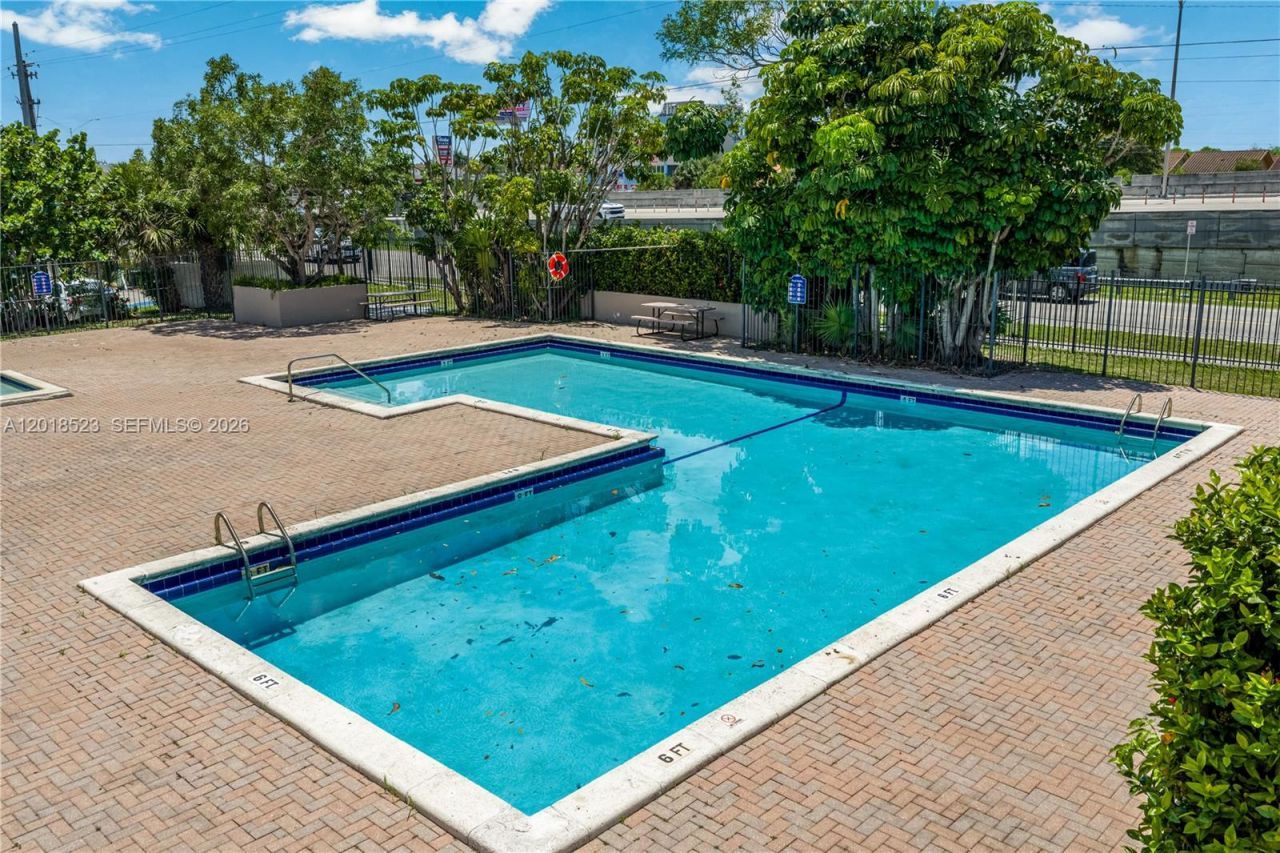 5775 W 20th Ave , Unit 404, Hialeah, FL 33012 Photo