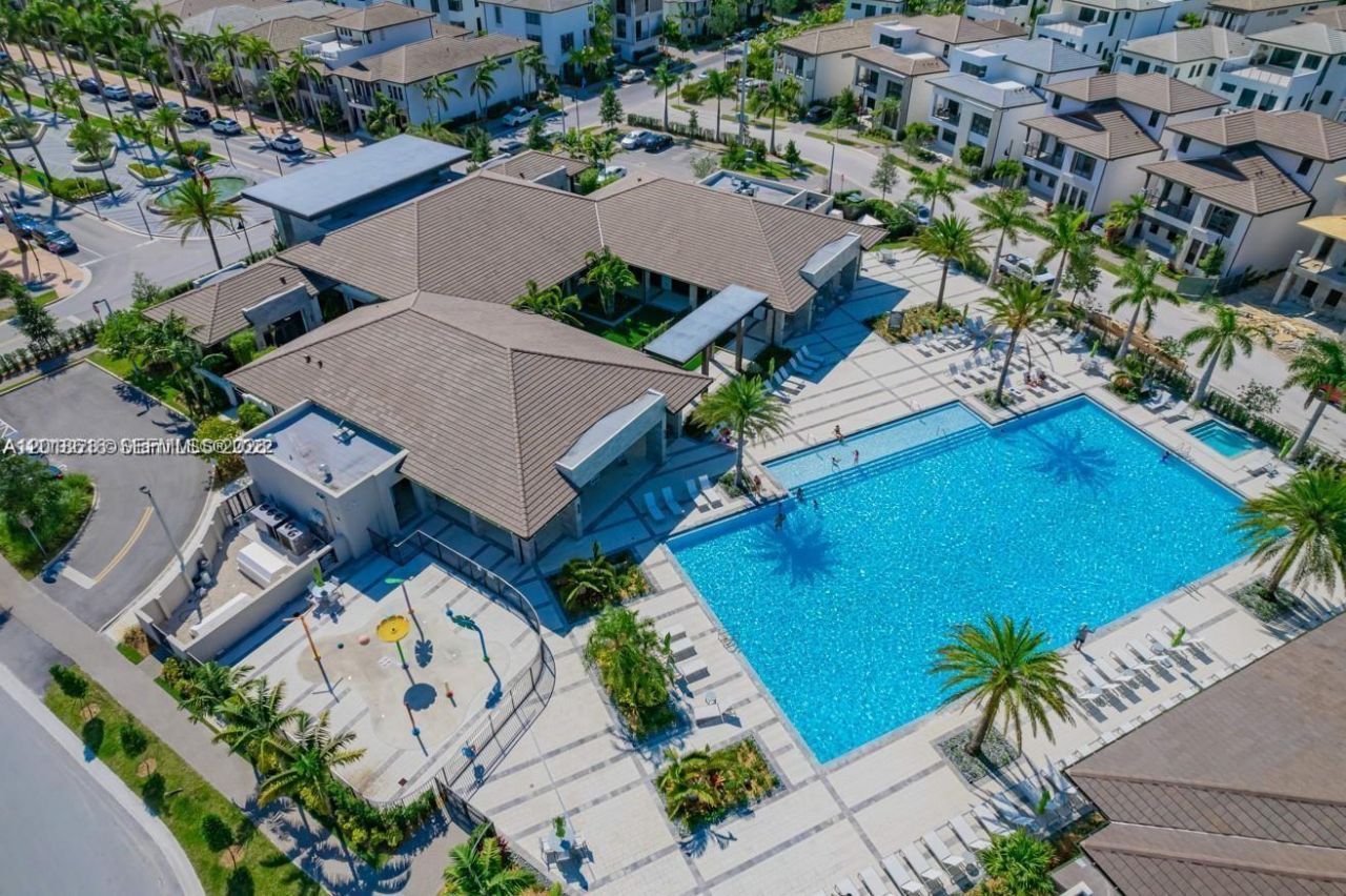 8167 NW 41 St , Unit 407, Doral, FL 33166 Photo