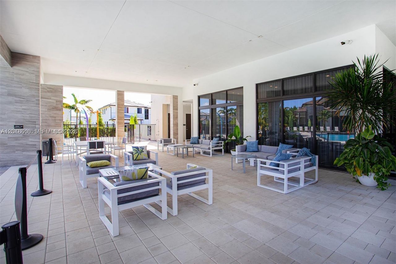 8167 NW 41 St , Unit 407, Doral, FL 33166 Photo