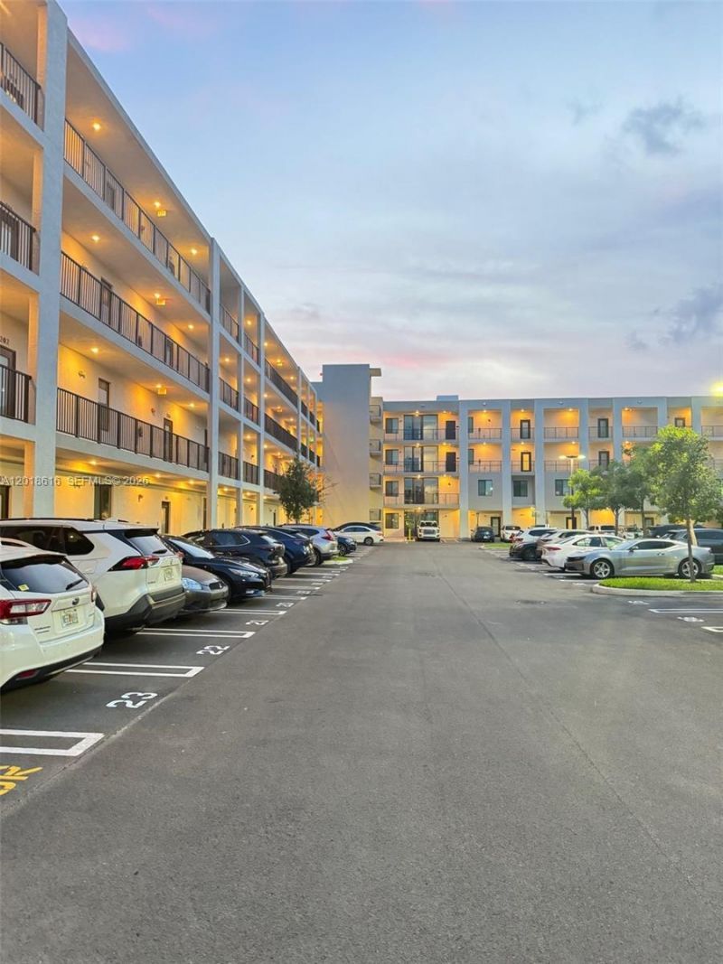 8167 NW 41 St , Unit 407, Doral, FL 33166 Photo