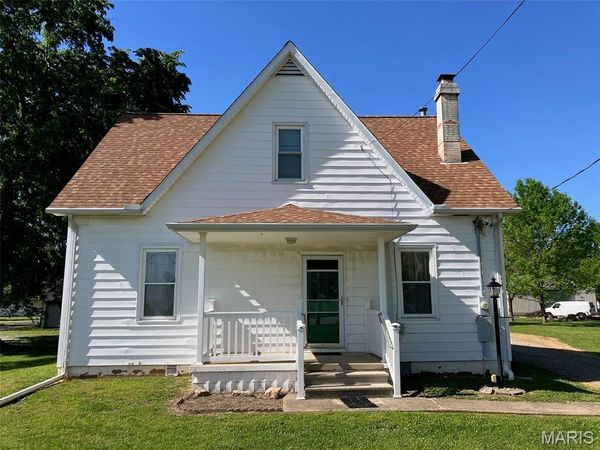 813 W Broadway , Trenton, IL 62293
