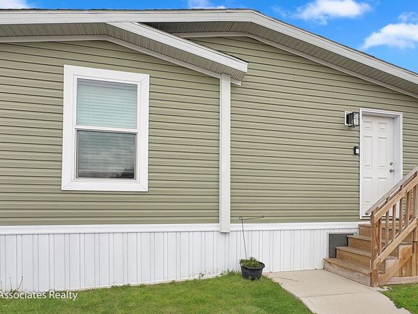7045 Shamley Avenue NE, Belmont, MI 49306
