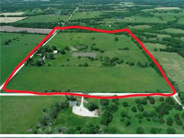 10510 W 327th Street, Paola, KS 66071