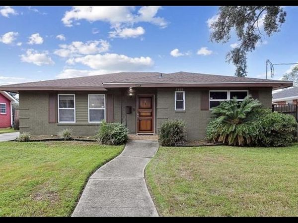 5400 CHATHAM Drive, New Orleans, LA 70122
