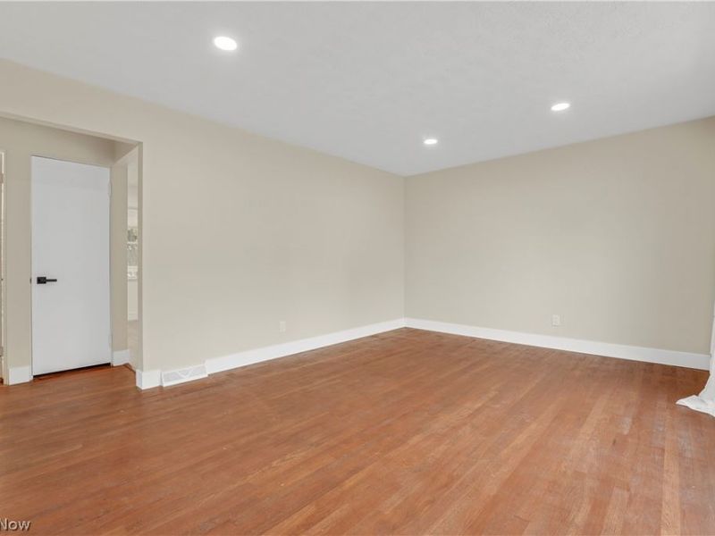 29050 Edgewood Drive, Willowick, OH 44095 Photo 3