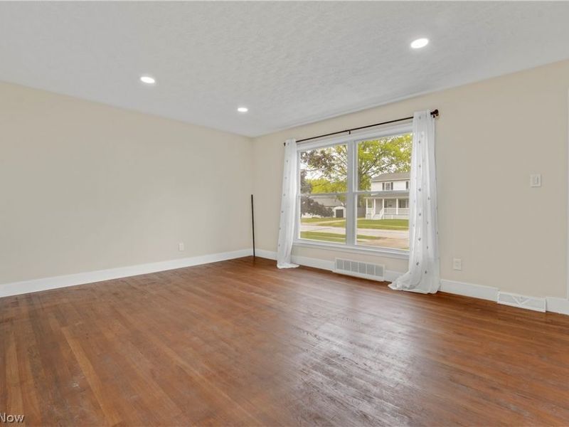 29050 Edgewood Drive, Willowick, OH 44095 Photo 4