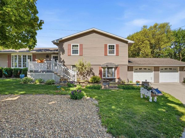 811 SW 9th Avenue, Independence, IA 50644
