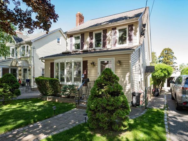 257-09 Pembroke Avenue, Great Neck, NY 11020
