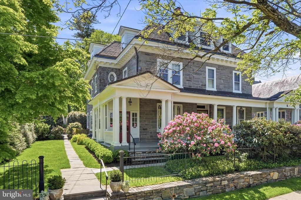 36 E Chestnut Hill Avenue, Philadelphia, PA 19118 Main Photo