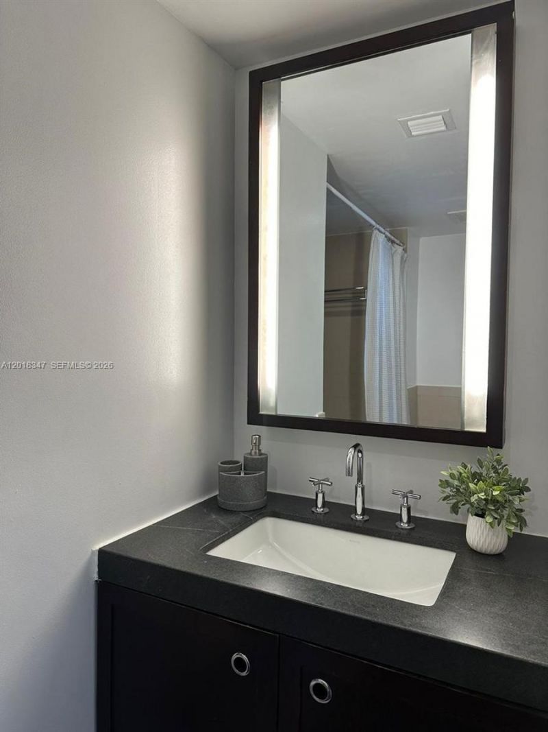 17315 Collins Ave, Unit 2006, Sunny Isles Beach, FL 33160 Photo