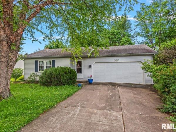 400 E LYNWOOD Drive, Athens, IL 62613