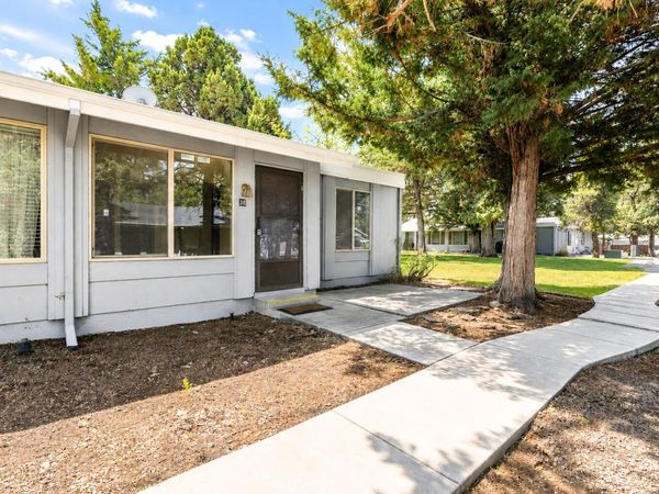 1700 NE Wells Acres Road, Unit APT 38, Bend, OR 97701
