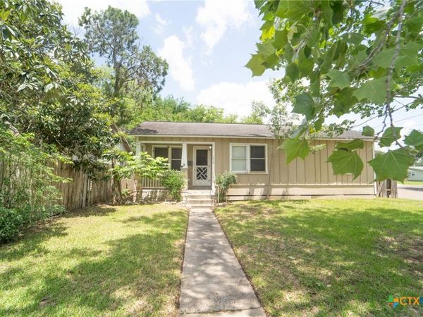 1612 E Mesquite Lane, Victoria, TX 77901