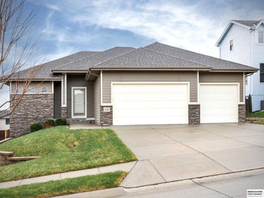 18301 Dewey Avenue , Elkhorn, NE 68022
