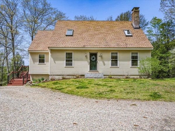 35 Haynes Road, Deerfield, NH 03037