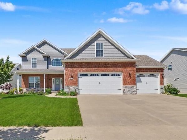 311 Bradford Avenue , Savoy, IL 61874