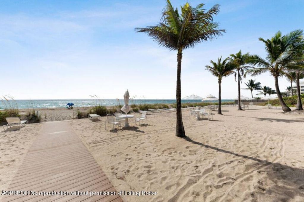 139 Sunrise Avenue, Unit 204, Palm Beach, FL 33480 Photo
