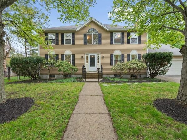 2 Minuteman Ln, Wellesley, MA 02481
