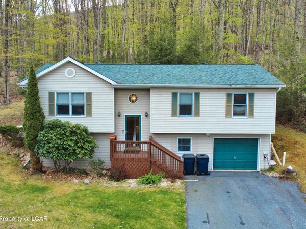 59 Edge Rock Drive, Drums, PA 18222
