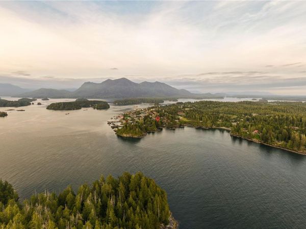 210 Campbell St , Tofino, BC V0R 2Z0