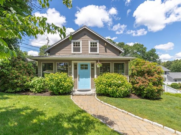 2 Parkwood Road, Lynnfield, MA 01940