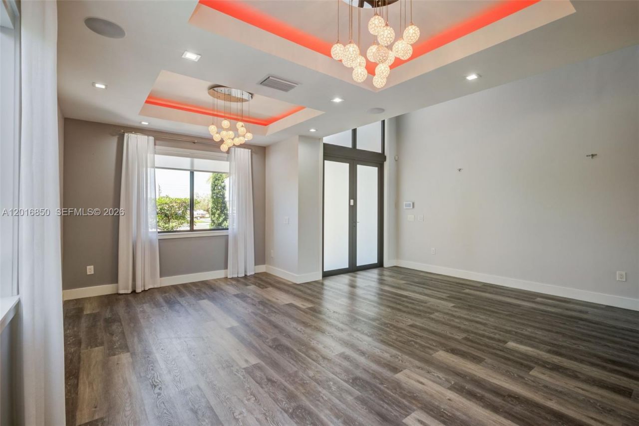 18101 NW 85th Ave, Hialeah, FL 33015 Photo