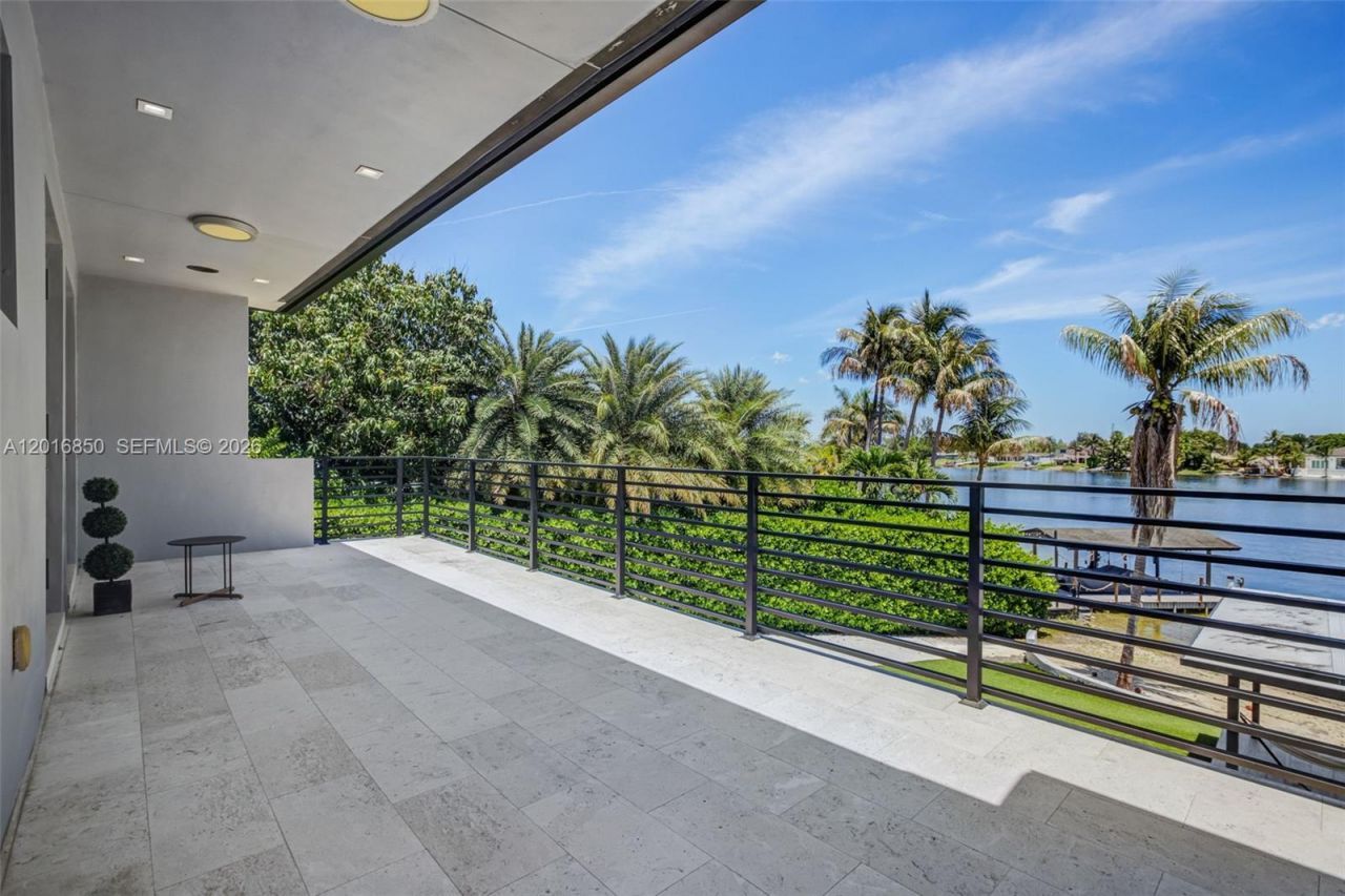 18101 NW 85th Ave, Hialeah, FL 33015 Photo