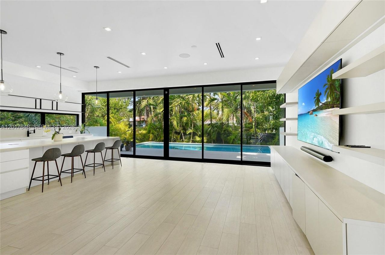 1311 Bay Dr , Miami Beach, FL 33141 Photo