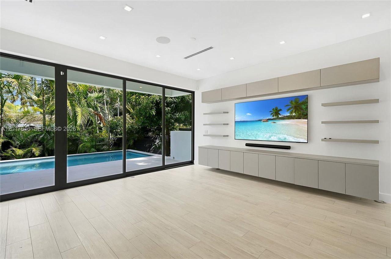1311 Bay Dr , Miami Beach, FL 33141 Photo