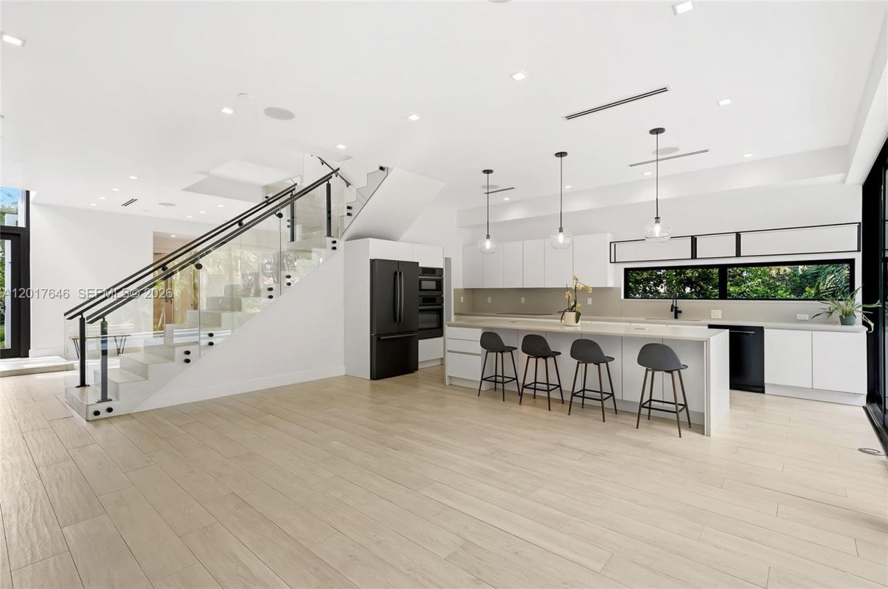 1311 Bay Dr , Miami Beach, FL 33141 Photo