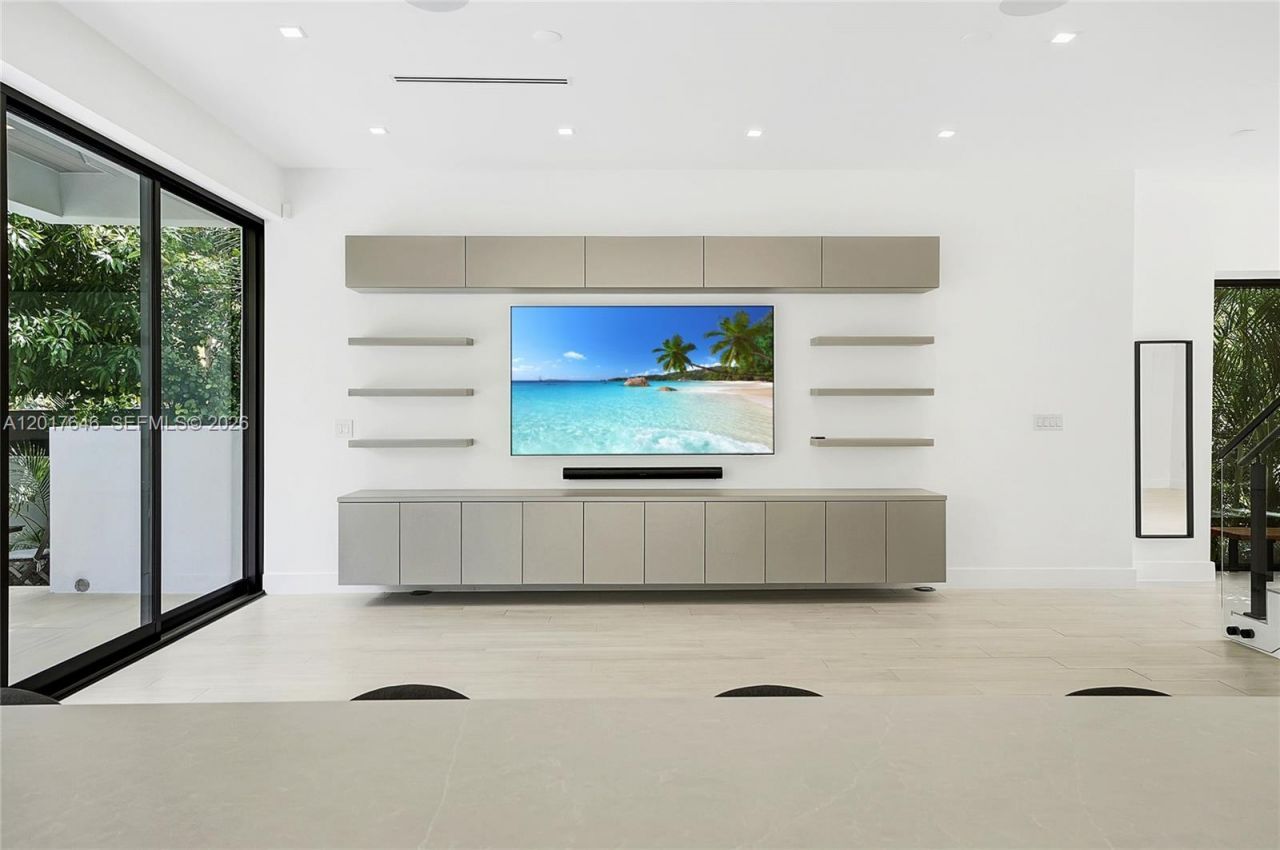 1311 Bay Dr , Miami Beach, FL 33141 Photo