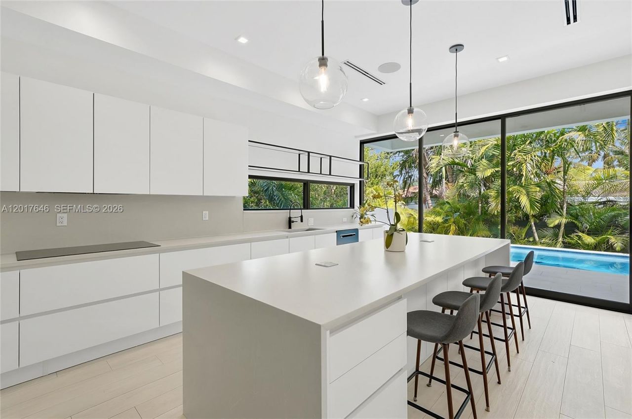 1311 Bay Dr , Miami Beach, FL 33141 Photo