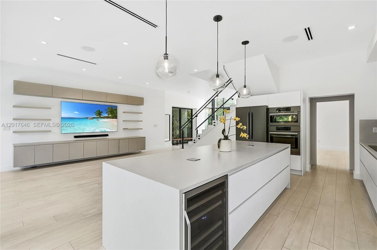 1311 Bay Dr , Miami Beach, FL 33141 Photo