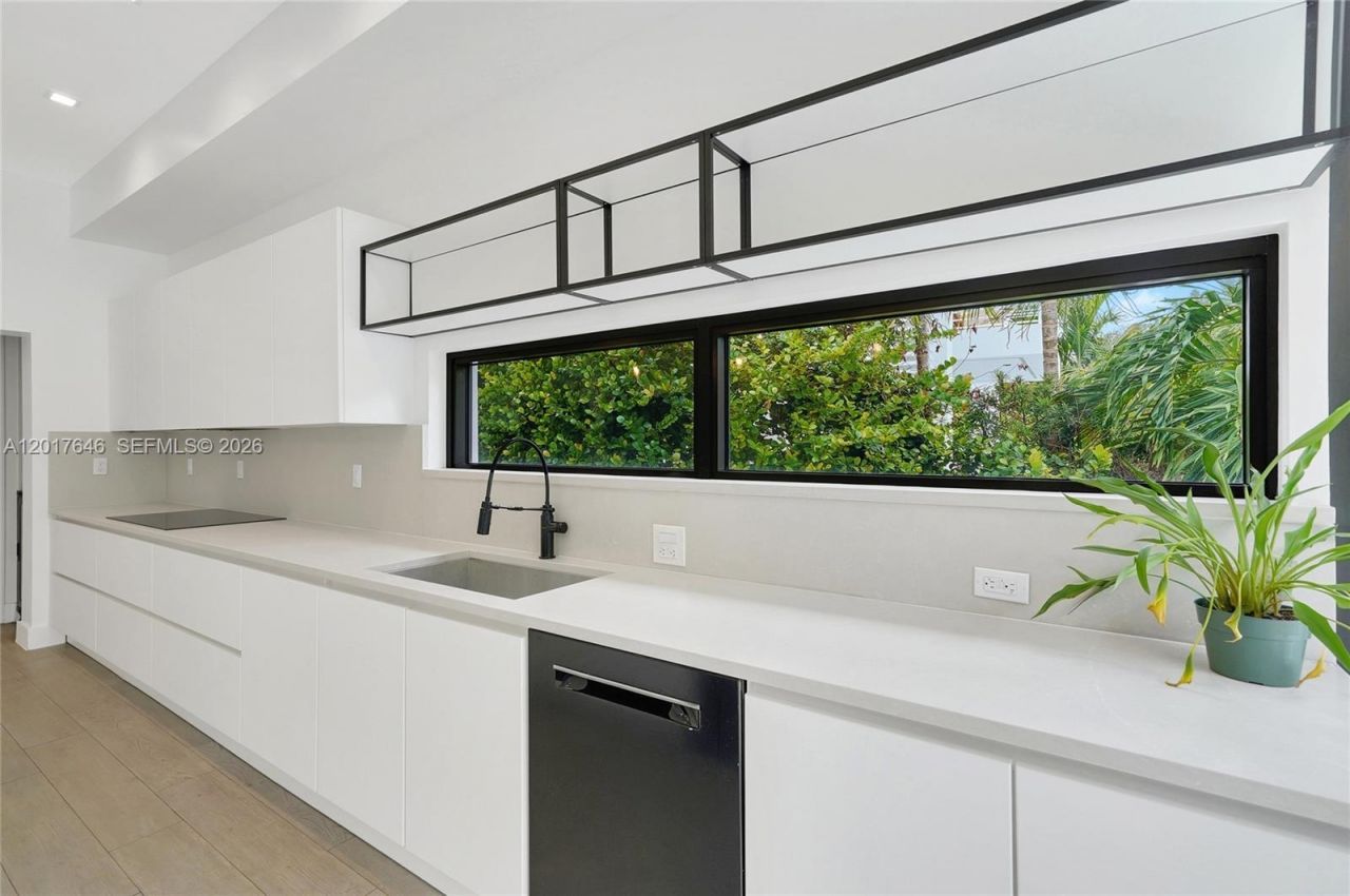 1311 Bay Dr , Miami Beach, FL 33141 Photo