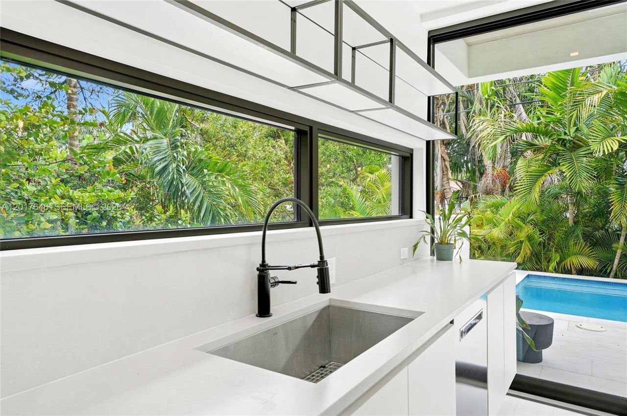 1311 Bay Dr , Miami Beach, FL 33141 Photo