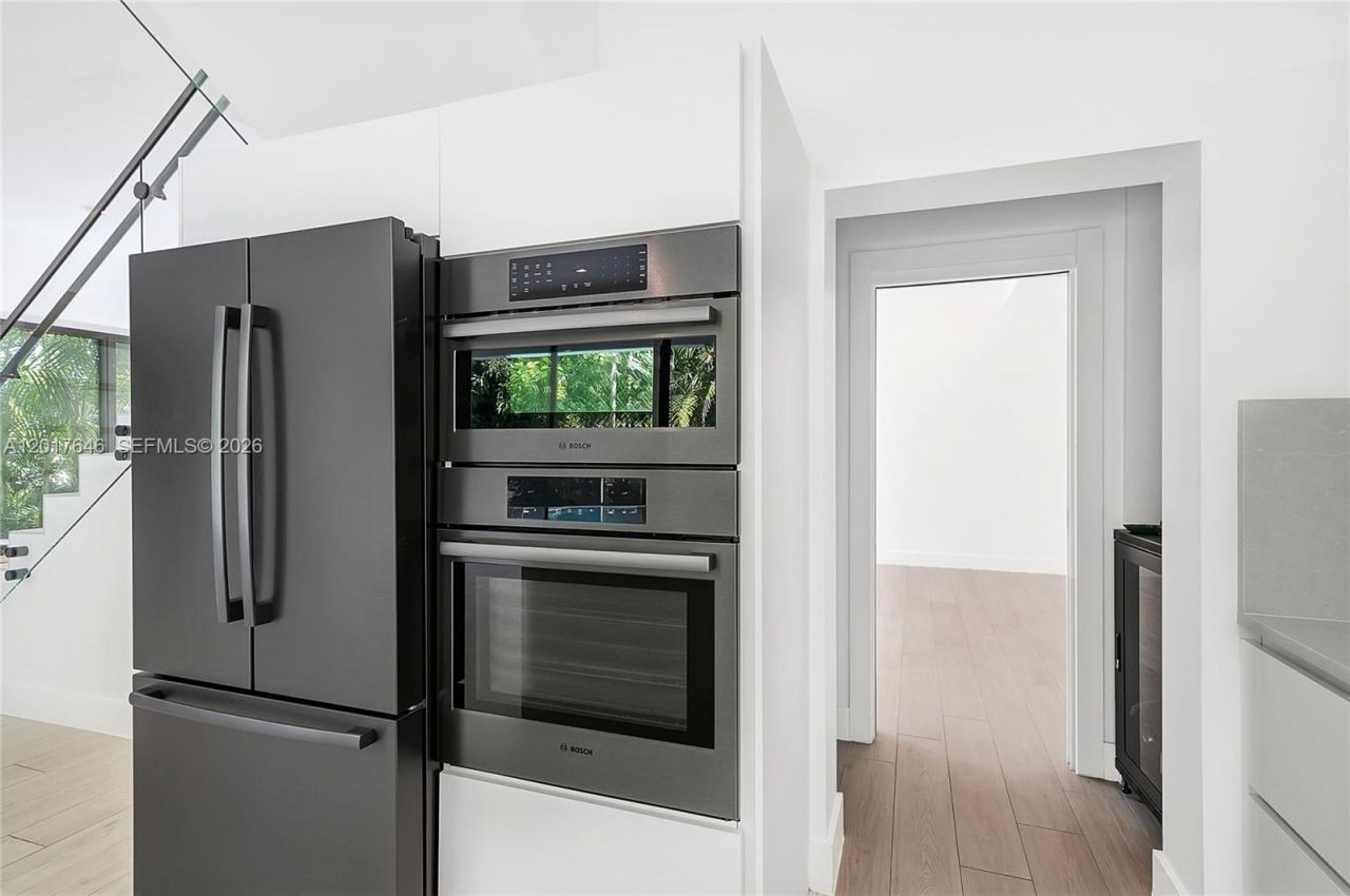1311 Bay Dr , Miami Beach, FL 33141 Photo
