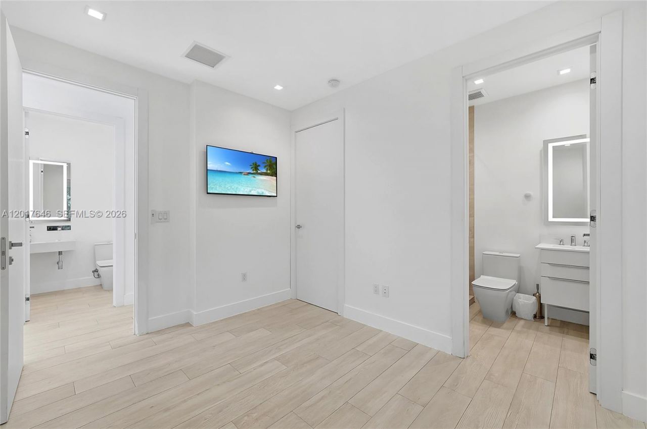 1311 Bay Dr , Miami Beach, FL 33141 Photo