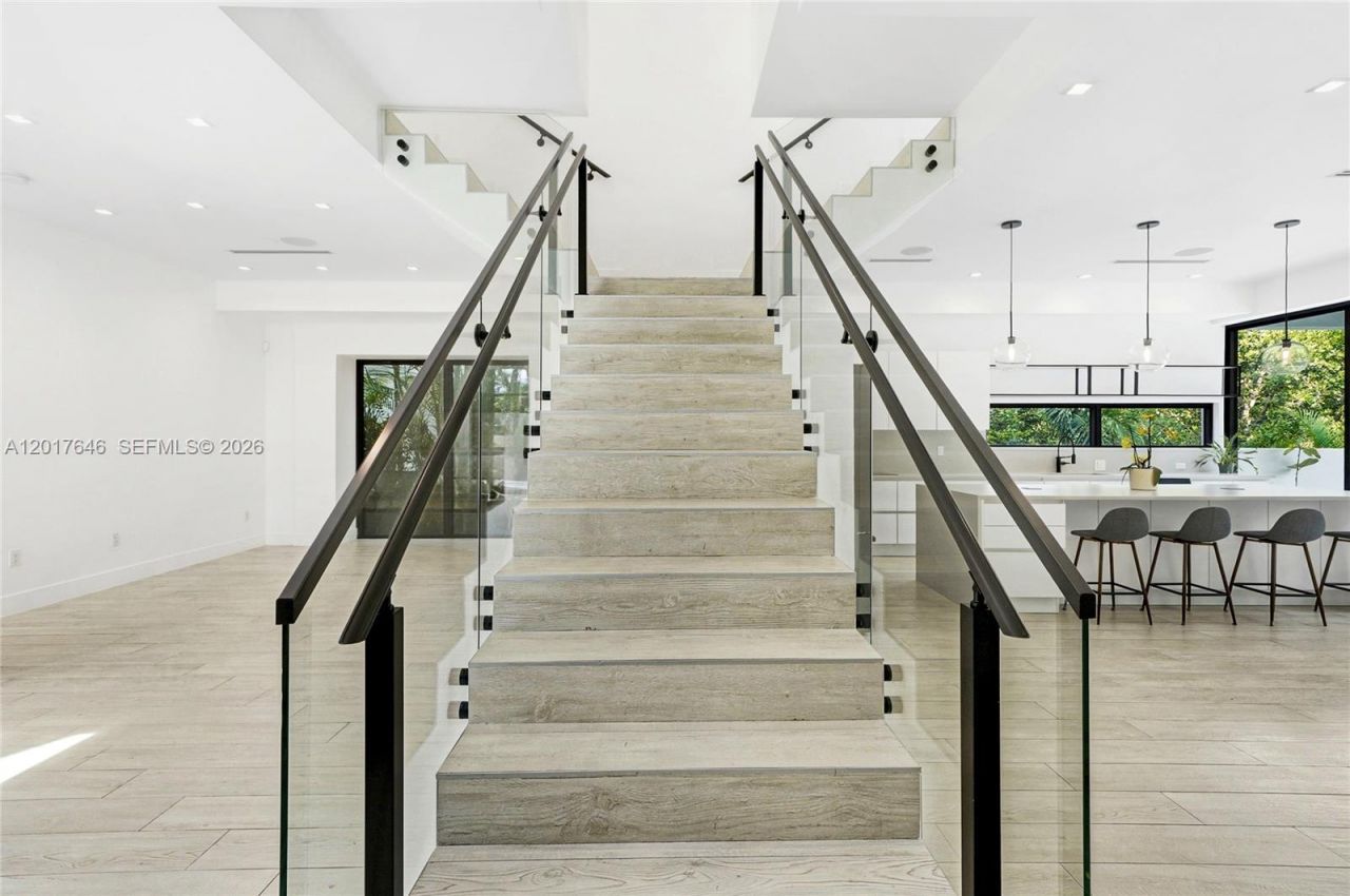 1311 Bay Dr , Miami Beach, FL 33141 Photo