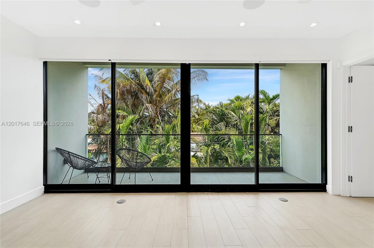 1311 Bay Dr , Miami Beach, FL 33141 Photo