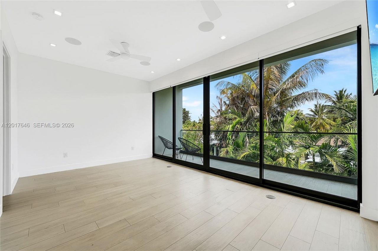 1311 Bay Dr , Miami Beach, FL 33141 Photo