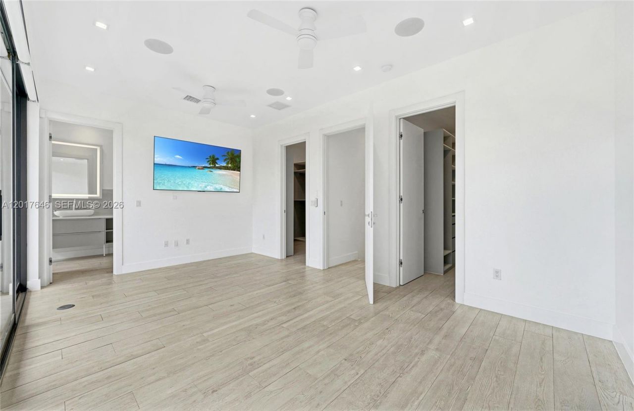 1311 Bay Dr , Miami Beach, FL 33141 Photo