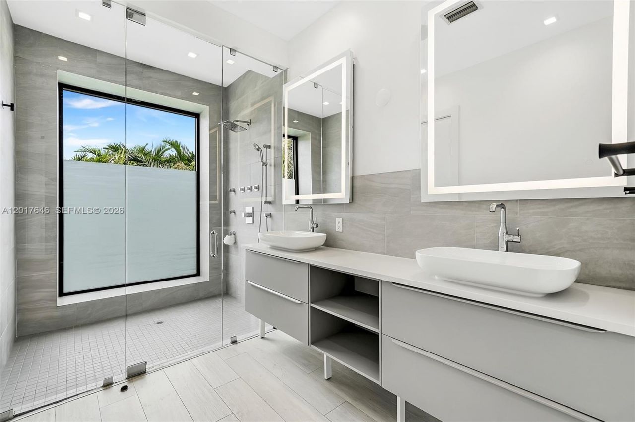 1311 Bay Dr , Miami Beach, FL 33141 Photo