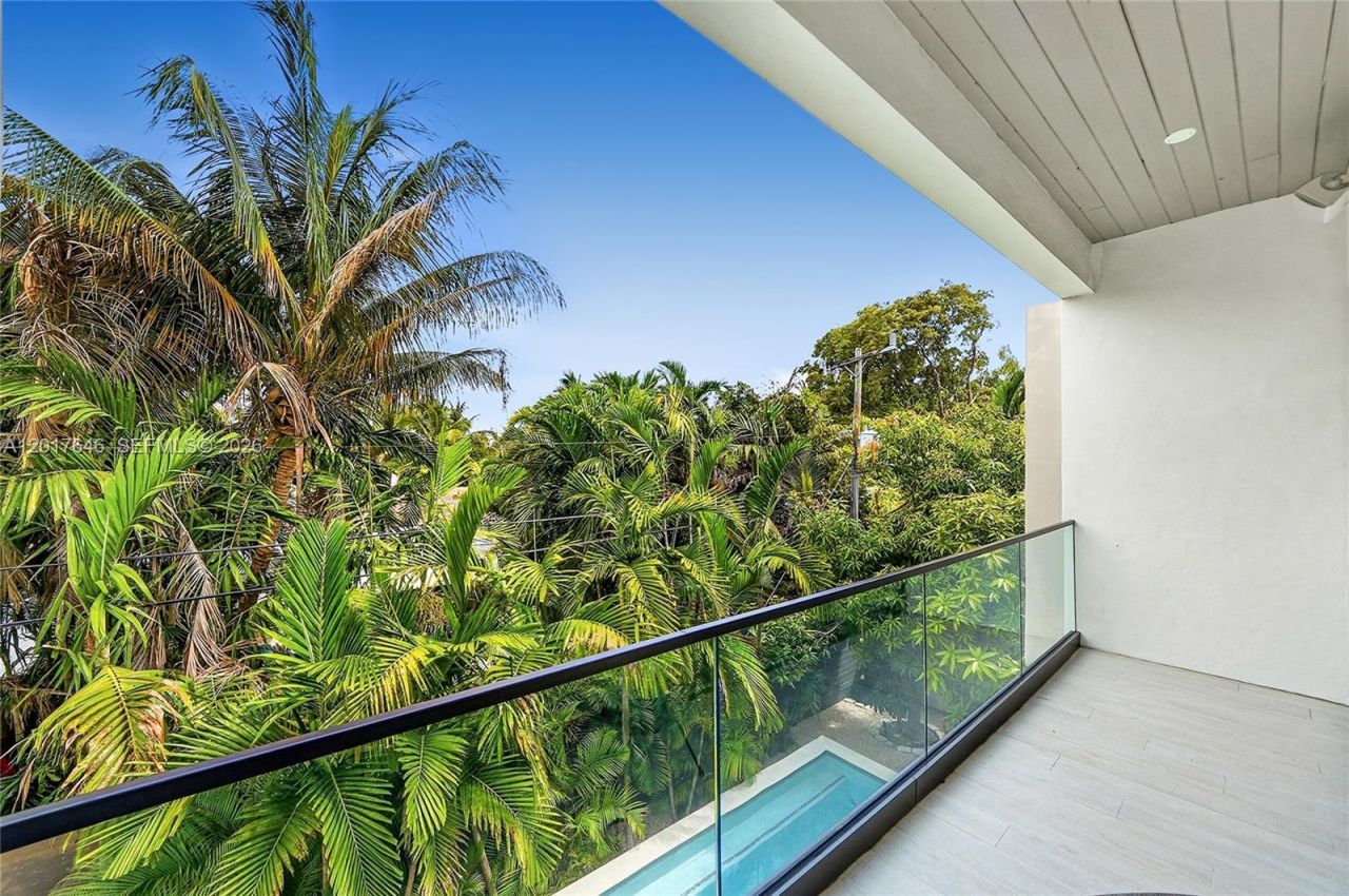 1311 Bay Dr , Miami Beach, FL 33141 Photo