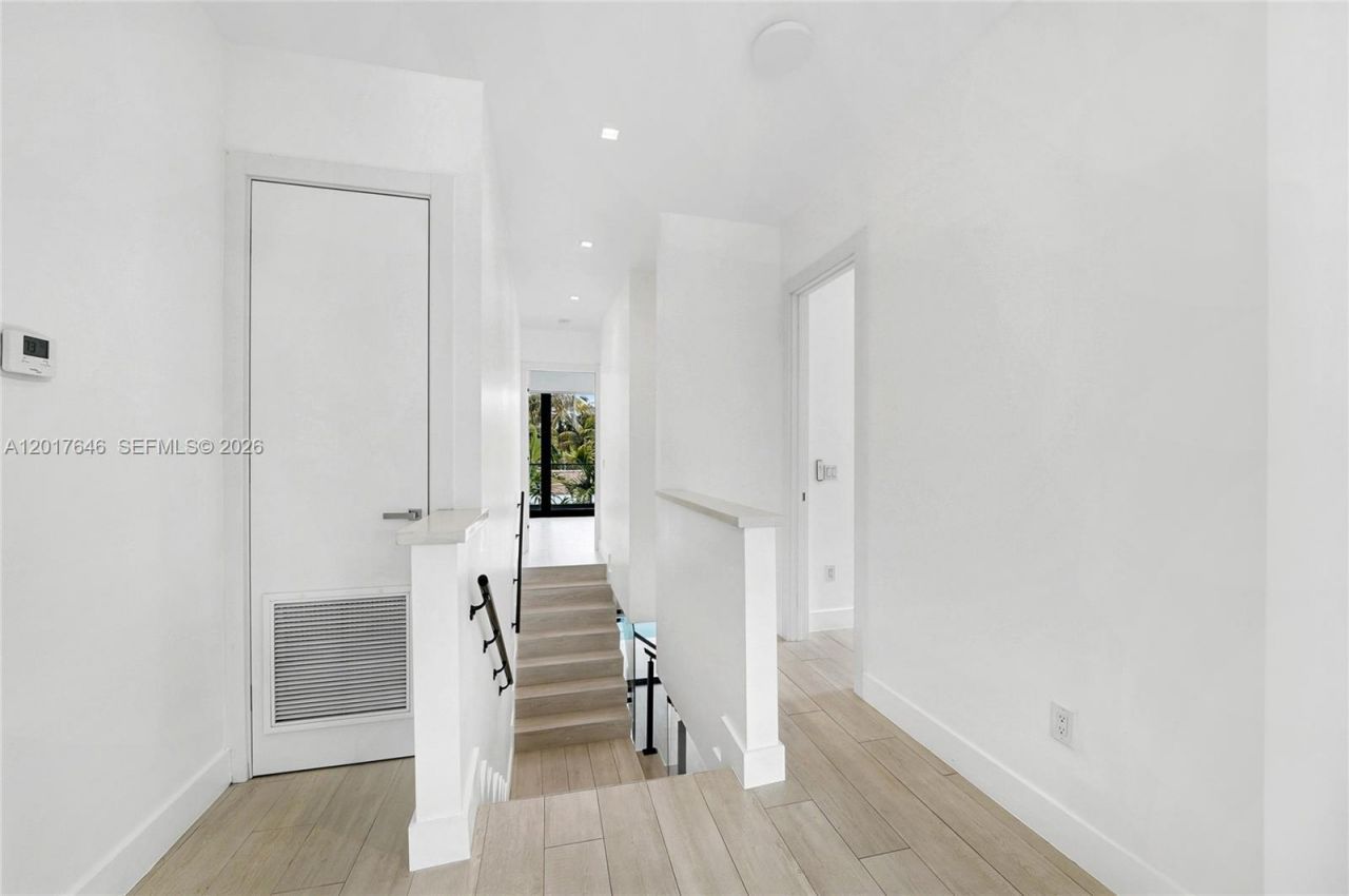 1311 Bay Dr , Miami Beach, FL 33141 Photo