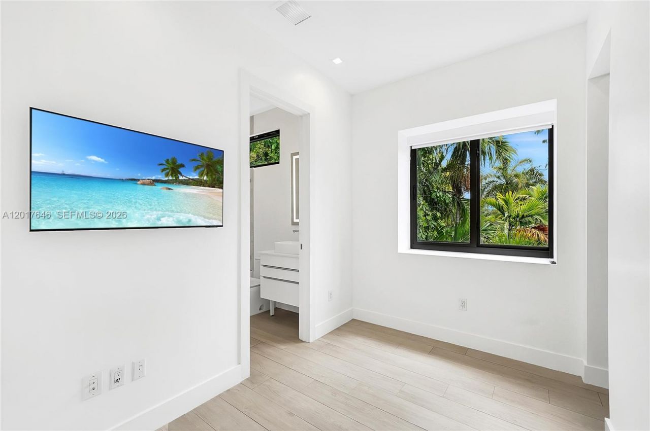 1311 Bay Dr , Miami Beach, FL 33141 Photo