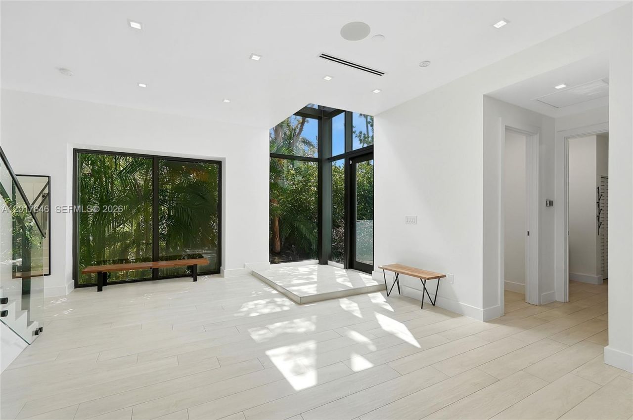 1311 Bay Dr , Miami Beach, FL 33141 Photo