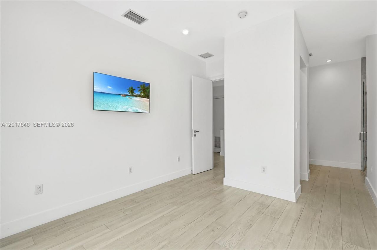 1311 Bay Dr , Miami Beach, FL 33141 Photo